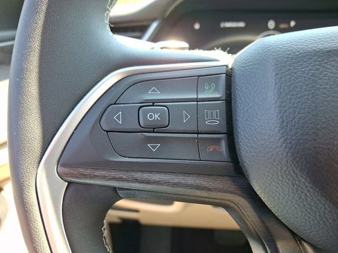 Certified 2024 Jeep Grand Cherokee Limited w/ Luxury Tech Group II AWD/4WD image 22