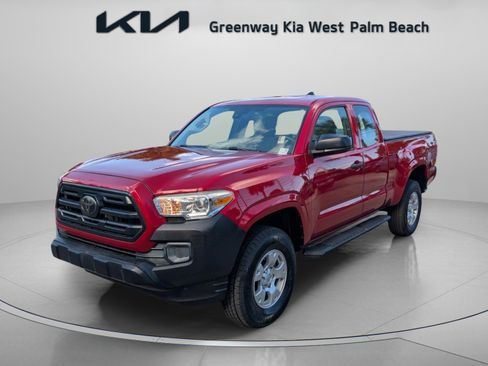 Used 2018 Toyota Tacoma SR image 6