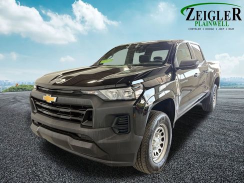 Used 2024 Chevrolet Colorado W/T image 11