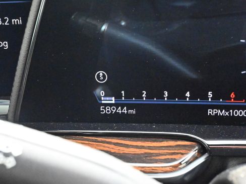 Used 2022 Cadillac Escalade Premium Luxury image 13