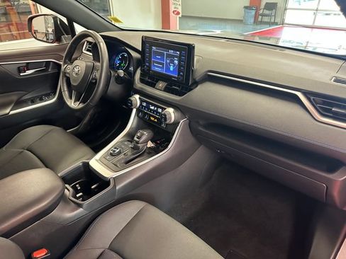 Certified 2022 Toyota RAV4 SE w/ Convenience Package AWD/4WD image 17