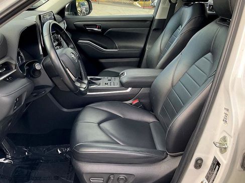 Used 2023 Toyota Highlander XLE image 17