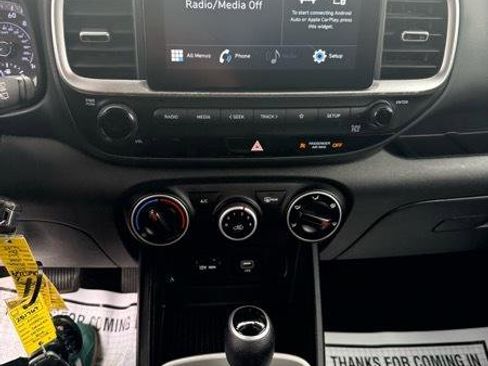 Used 2021 Hyundai Venue SE image 18