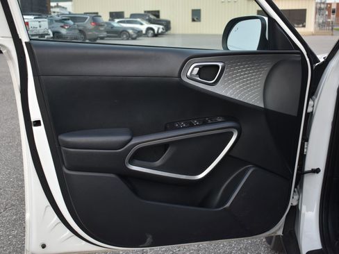 Used 2024 Kia Soul LX w/ Option Group 015 FWD image 12