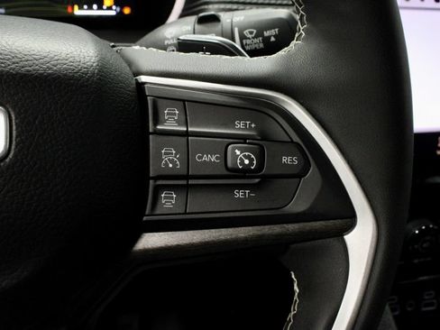 Used 2023 Jeep Grand Cherokee Limited w/ Black Appearance Package AWD/4WD image 28
