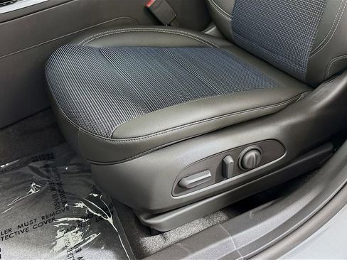 Used 2025 Buick Envista Preferred w/ Convenience I Package image 21