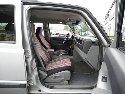 Used 2007 Jeep Commander Sport AWD/4WD image 28