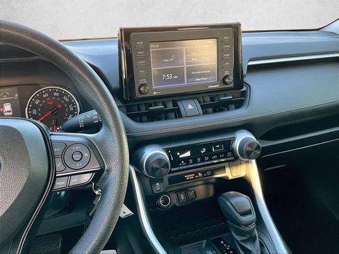 Used 2021 Toyota RAV4 LE image 8