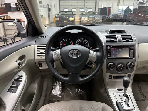 Used 2013 Toyota Corolla LE Special Edition image 19