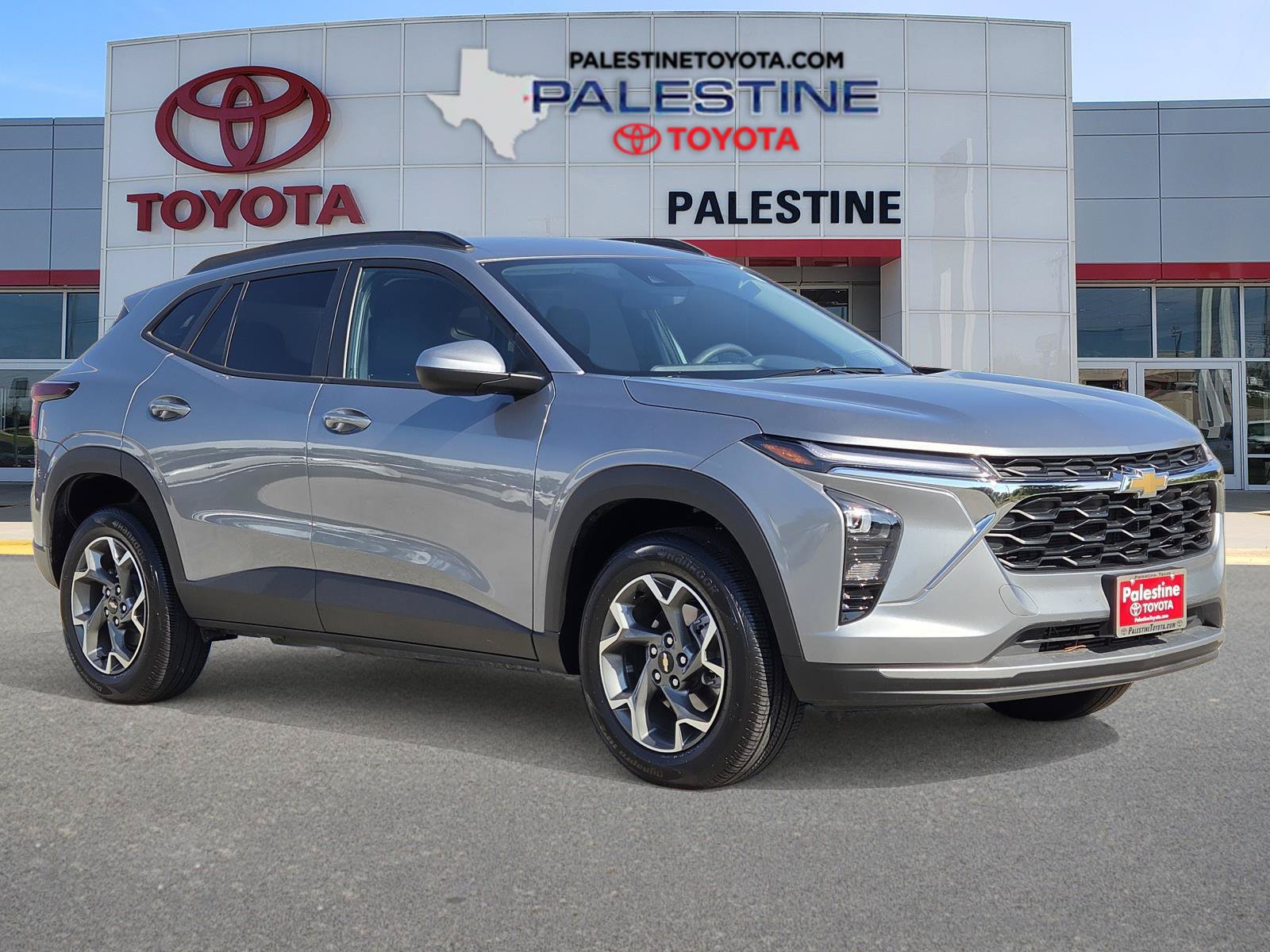 Used 2026 Chevrolet Trax LT FWD image 1