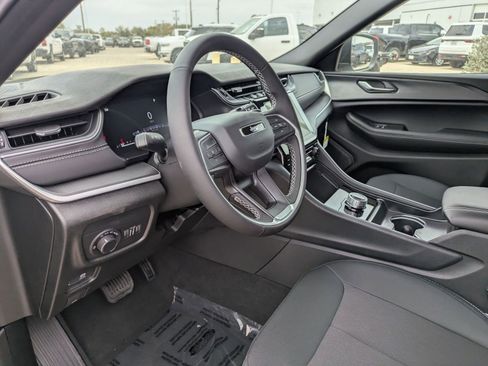 New 2025 Jeep Grand Cherokee L Laredo RWD image 9