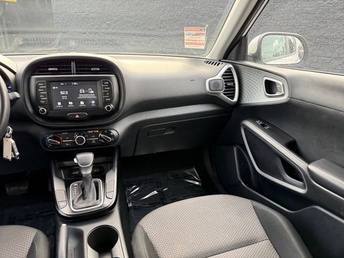 Used 2021 Kia Soul LX image 21