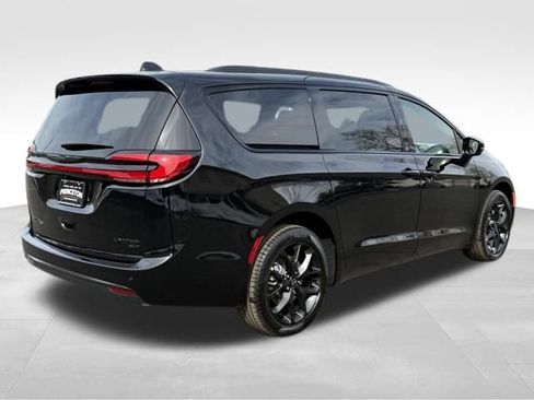New 2026 Chrysler Pacifica Limited w/ S Appearance Package AWD/4WD image 7