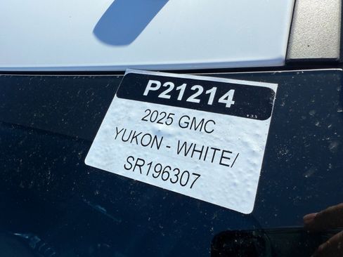 Used 2025 GMC Yukon Denali image 32