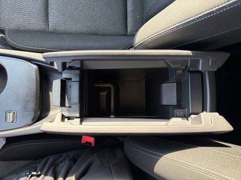 Certified 2025 Nissan Rogue SV FWD image 24