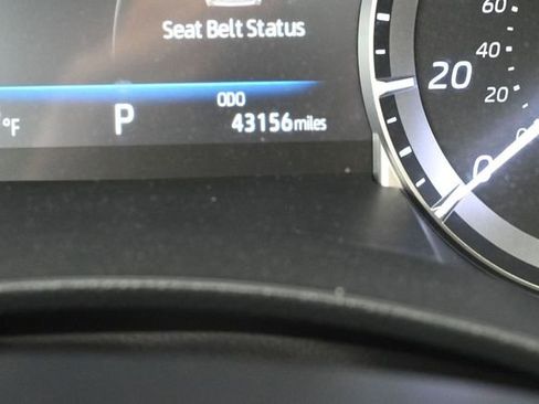 Used 2023 Toyota Highlander XLE FWD image 16