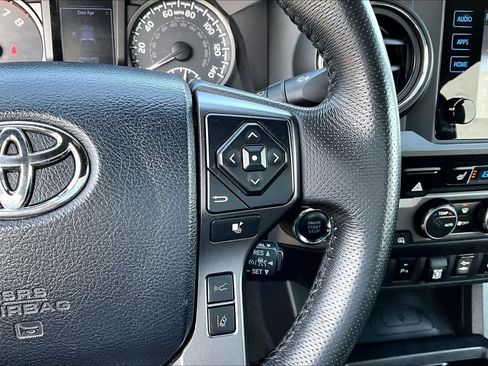 Used 2019 Toyota Tacoma TRD Sport image 25