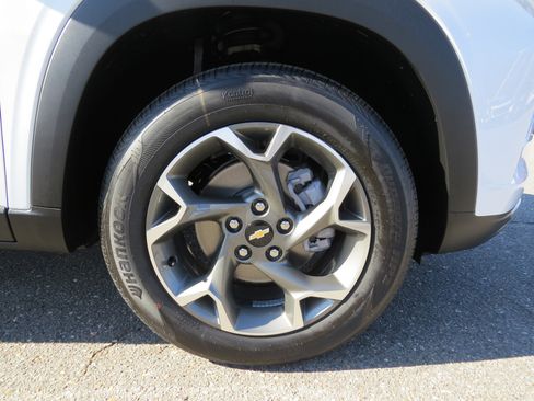 New 2026 Chevrolet Trax LT w/ Sunroof Package image 10