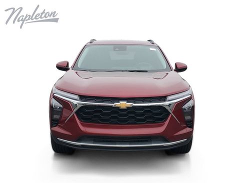 Used 2025 Chevrolet Trax LT FWD image 8