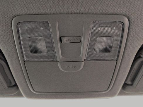 Used 2013 Hyundai Elantra FWD image 17