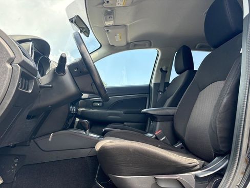 Used 2018 Mitsubishi Outlander Sport ES FWD image 12