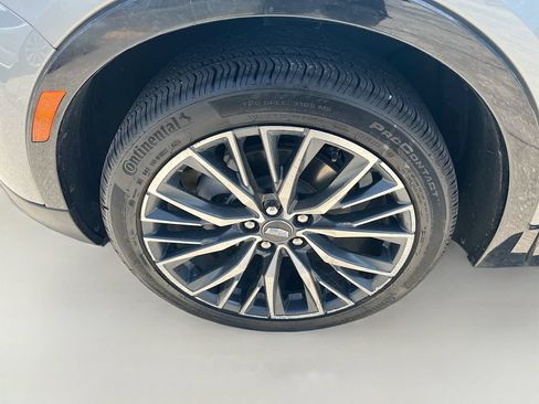 Used 2025 Cadillac XT4 Sport FWD image 33
