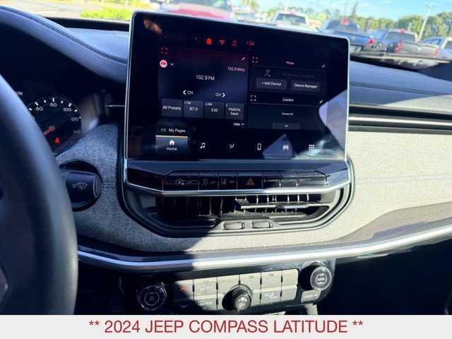 Used 2024 Jeep Compass Latitude AWD/4WD image 15