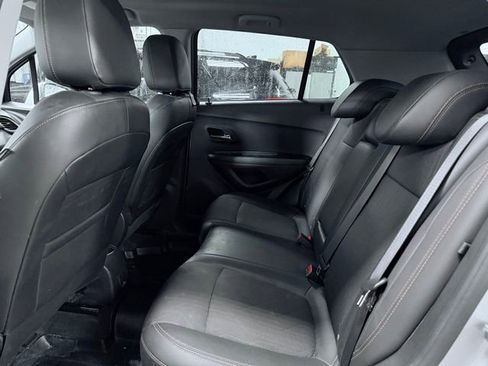 Used 2019 Chevrolet Trax LT w/ LT Convenience Package AWD/4WD image 17