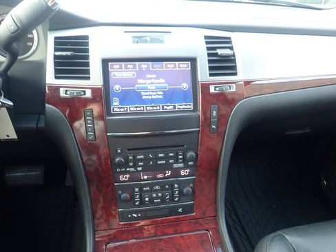 Used 2013 Cadillac Escalade ESV Premium AWD/4WD image 5