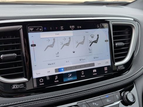 New 2026 Chrysler Pacifica Select image 25