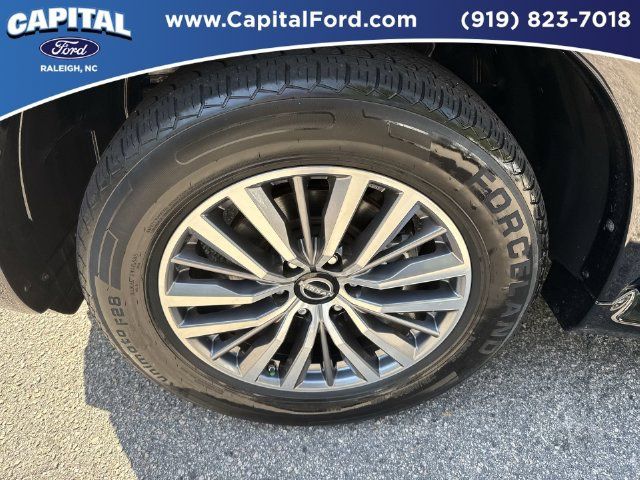 Used 2022 Nissan Armada SL w/ Captain's Chairs Package AWD/4WD image 13