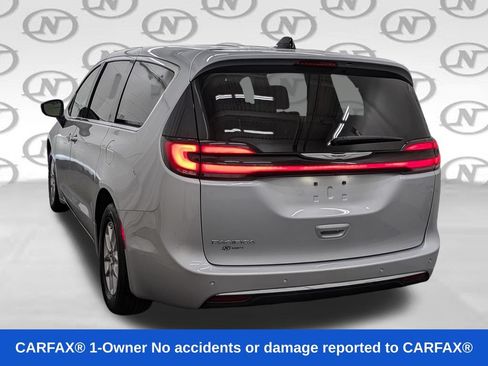Used 2024 Chrysler Pacifica Touring-L FWD image 30