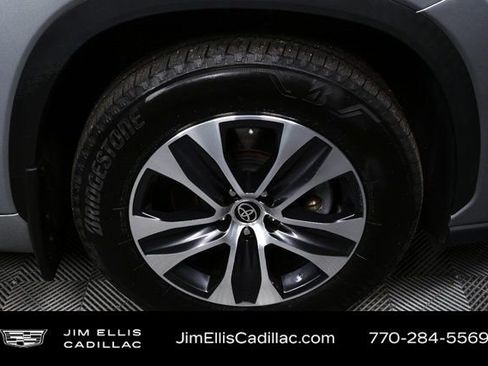 Used 2024 Toyota Highlander XLE image 37