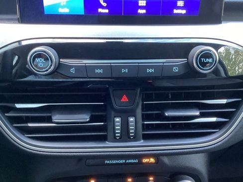 Used 2022 Ford Escape SE image 50