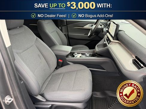 Used 2025 Ford Explorer Active RWD image 22