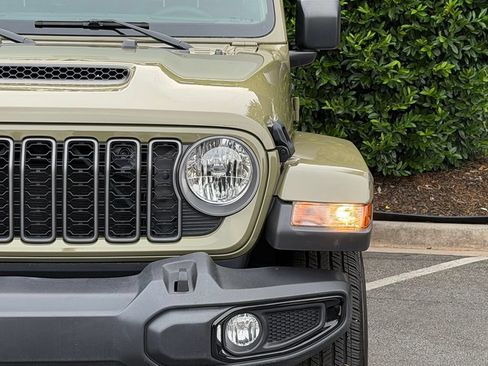 Used 2025 Jeep Gladiator Sport AWD/4WD image 5
