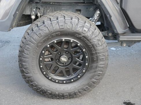 Used 2022 Jeep Gladiator Sport image 12