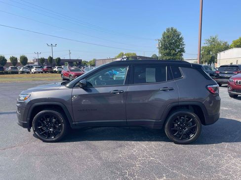 Used 2022 Jeep Compass Latitude w/ Convenience Group AWD/4WD image 4