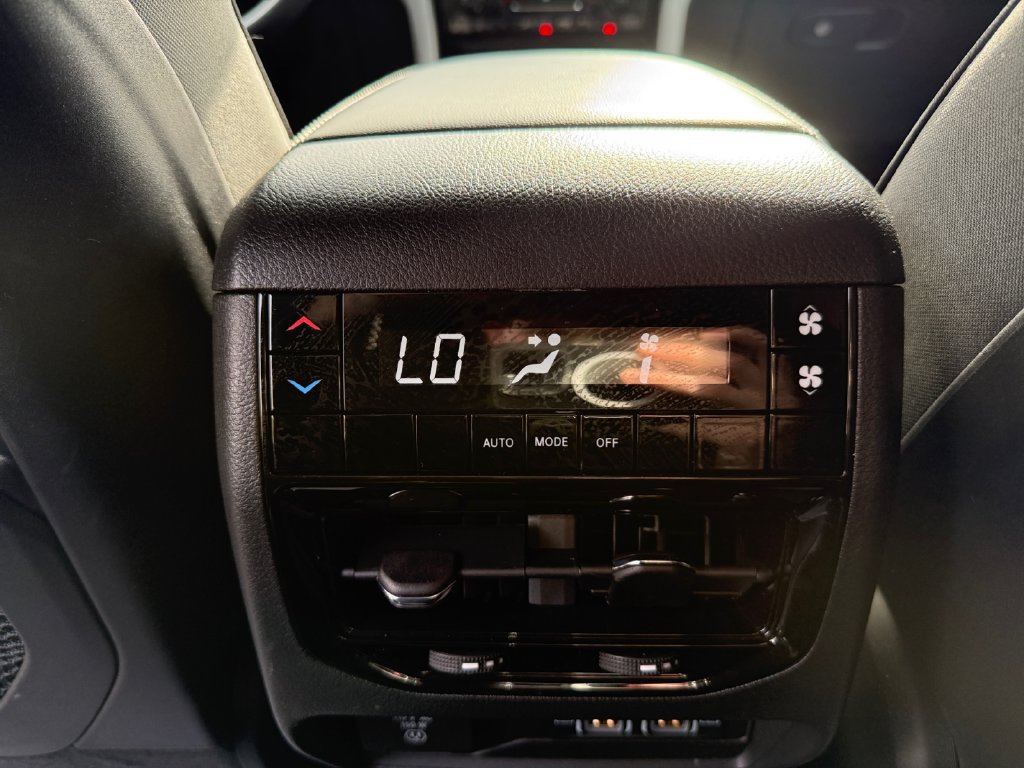 Used 2025 Jeep Grand Cherokee L Altitude AWD/4WD image 30