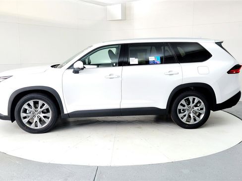 New 2025 Toyota Grand Highlander FWD image 3