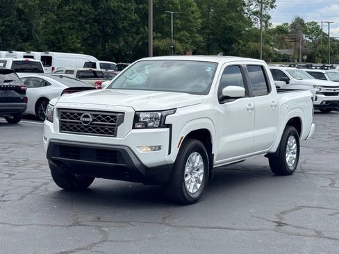 Used 2022 Nissan Frontier SV AWD/4WD image 2