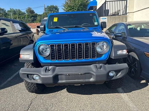 Used 2024 Jeep Wrangler Unlimited Sport AWD/4WD image 2