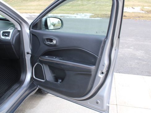 Used 2019 Jeep Compass Latitude w/ Popular Equipment Group image 10