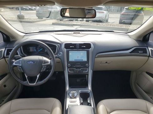 Used 2019 Ford Fusion SEL image 26