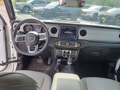 Used 2023 Jeep Wrangler Unlimited Sahara AWD/4WD image 7