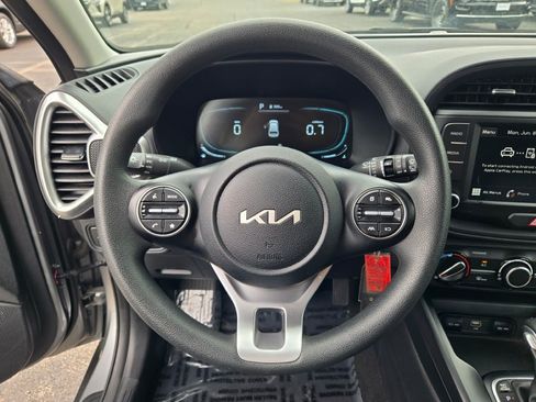 Used 2025 Kia Soul LX w/ LX Technology Package FWD image 29