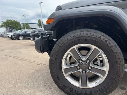 Used 2018 Jeep Wrangler Unlimited Sahara AWD/4WD image 9
