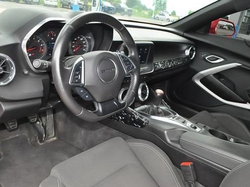 Used 2020 Chevrolet Camaro LT RWD image 9
