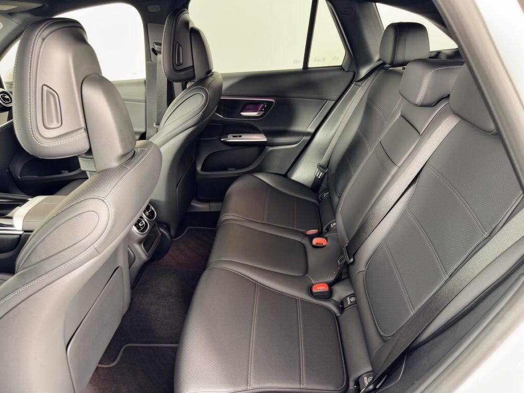 Used 2025 Mercedes-Benz GLC 300 image 25