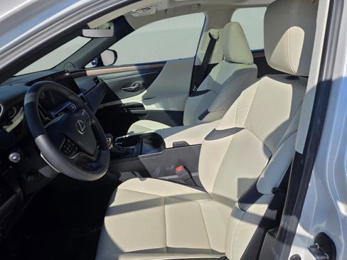 Used 2025 Lexus ES 350 w/ Premium Package image 11